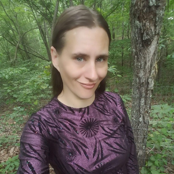 Meet your Posher, Rebekah - Picture 1 of 3